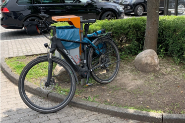 Bild_12-ALDI im Strunde Park, 100 Parkplätze für PKWs aber Null-für Räder