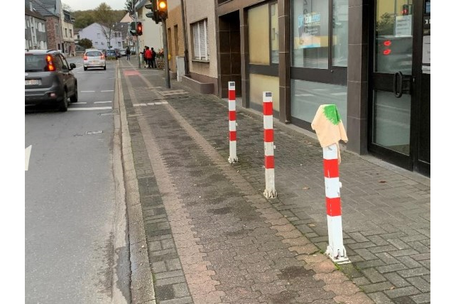 Bild_7_Odenthaler_Strasse_213__vor_ehem._KSK-Filiale