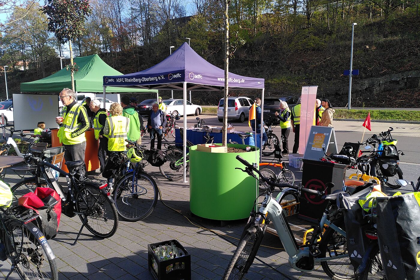 Infostand_in_Marienheide_aus_Anlass_FKT_und_Politischer_Radtour_01_-_Foto_Eike_Schmilinsky Infostand in Marienheide