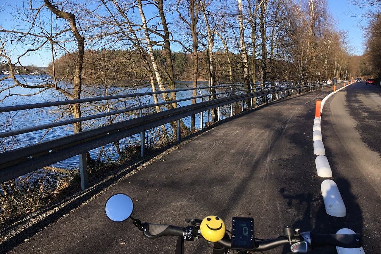 Radweg entlang der Bever-Talsperre Radweg entlang der Bever-Talsperre