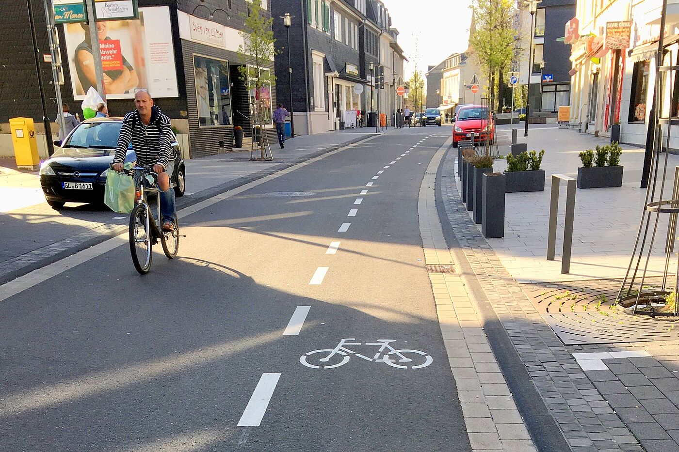 06_Richtig_in_Einbahnstrassenrichtung_Fahrbahn_im_Mischverkehr_nutzen