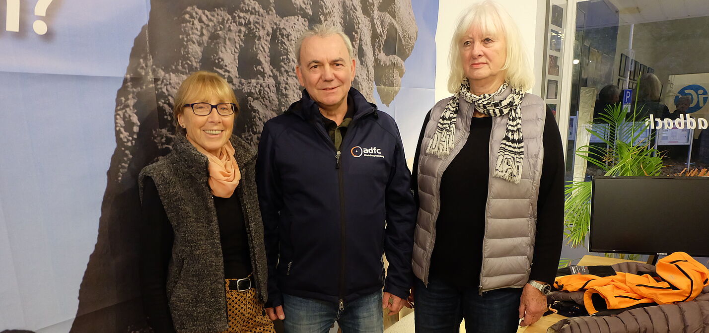 Der neue Vorstand Der neue Vorstand (vlnr) Gisela Häck, Bernhard Werheid, Ingrid Müße