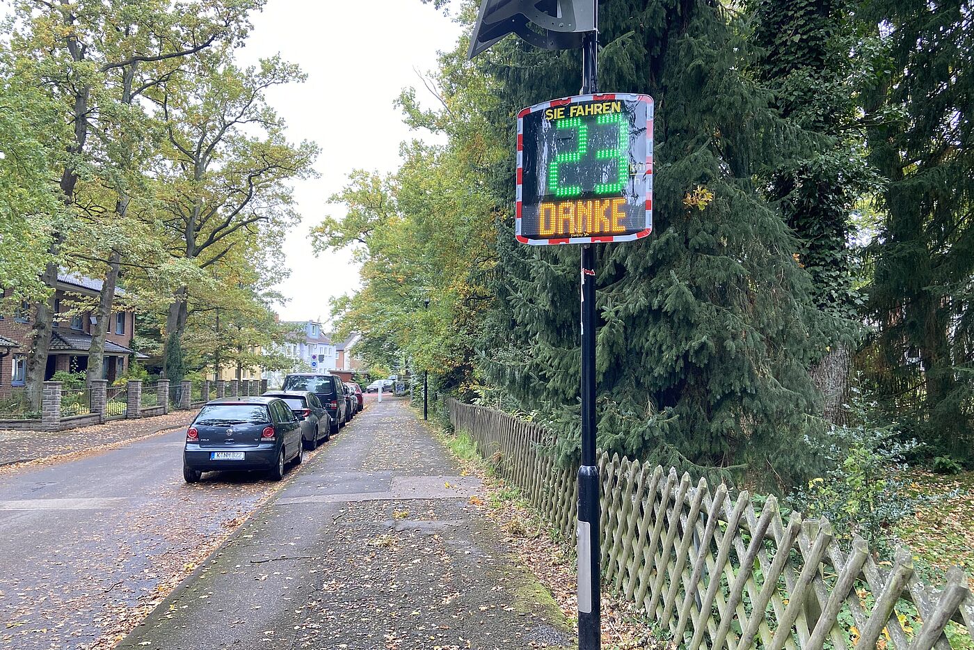 Das Dialogdisplay zeigt an, ob man die Höchstgeschwindigkeit einhält 