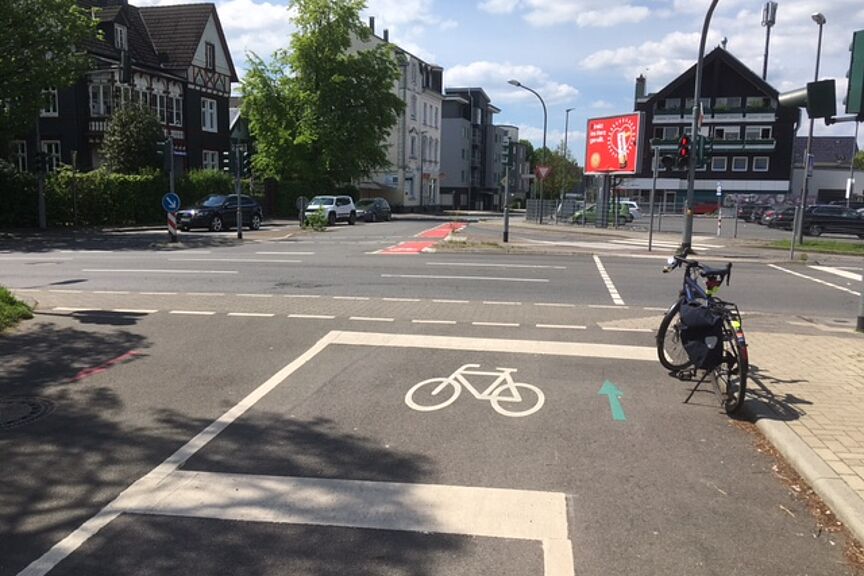 03_Zenshaeuschen_FR_WK.JPG Bild 3: Fahrradaufstellfläche Zenshäuschen in Fahrtrichtung Stadtmitte