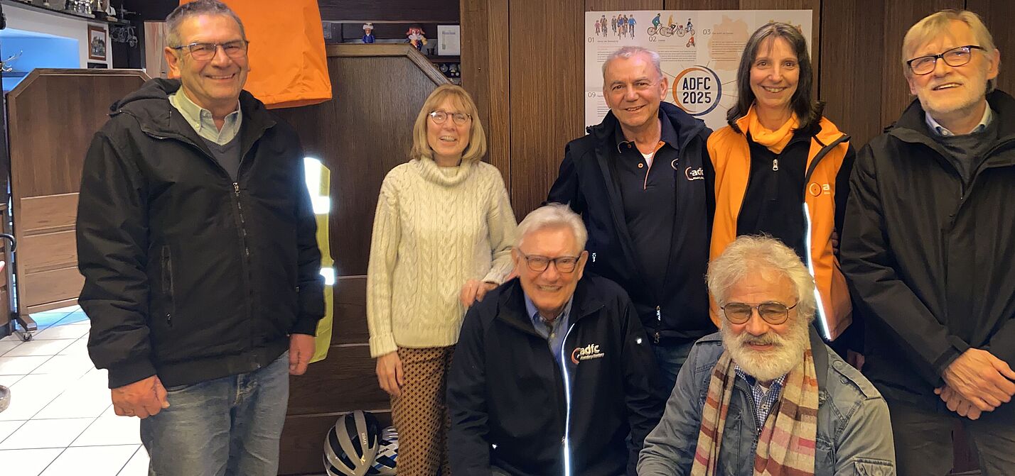 2023-03-31_001 Der neue Vorstand Hinten von links nach rechts: Gisela Heck, Bernhard Werheid, Sabine Krämer-Kox, Bernd Beckermann Vorne von links nach rechts: Herman-Josef Sabrowski, Lothar Wirths, Johannes Schweinem