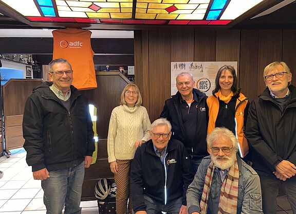 Der neue Vorstand Hinten von links nach rechts: Gisela Heck, Bernhard Werheid, Sabine Krämer-Kox, Bernd Beckermann Vorne von links nach rechts: Herman-Josef Sabrowski, Lothar Wirths, Johannes Schweinem