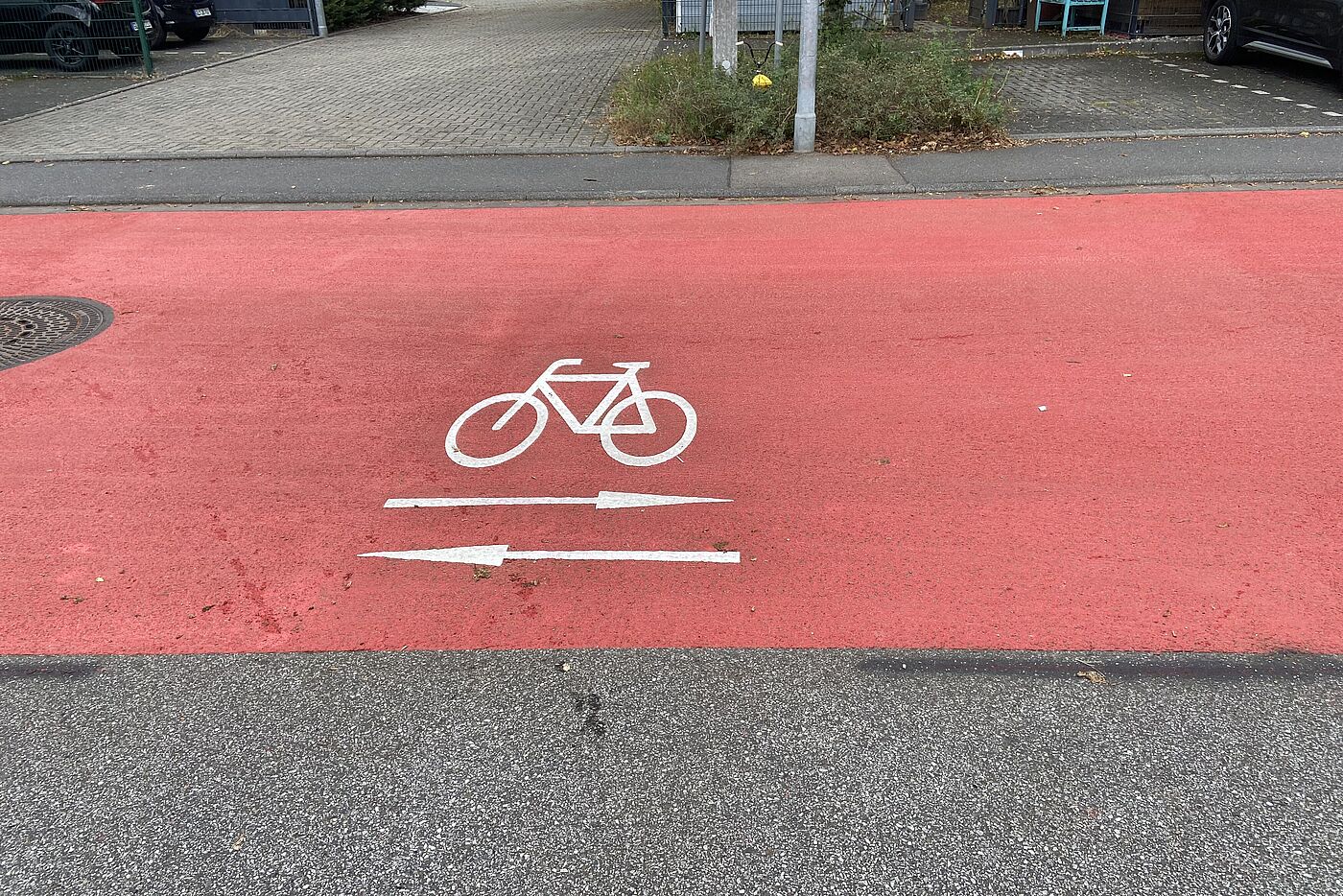 Einmündungen werden in roter Fahrradfarbe gekennzeichnet