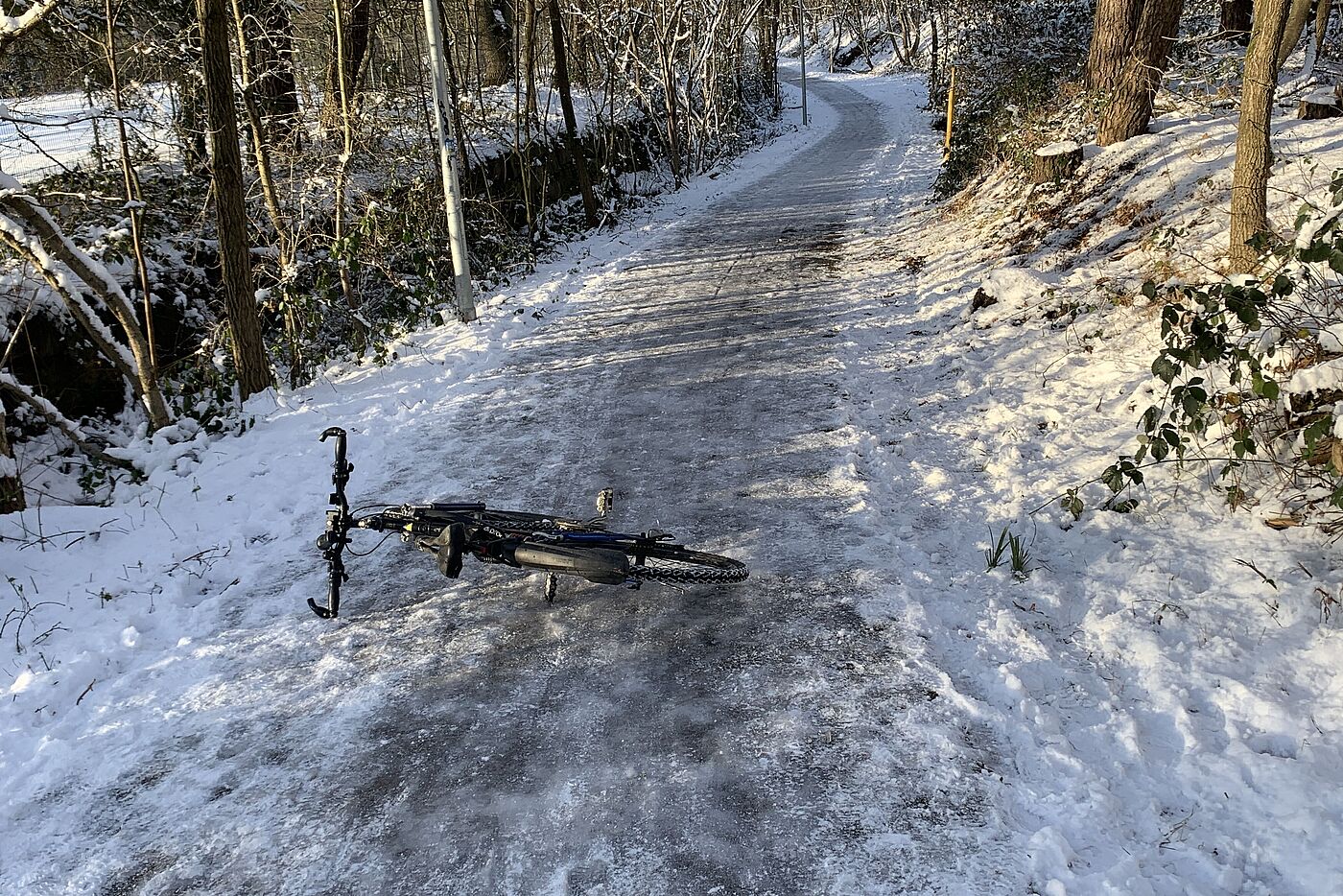 Am Golfplatz war sogar eine gefährliche Eisbahn!. 