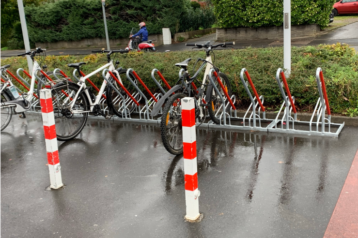 Bild_4-REWE Paffrath  Vorderradhalter mit visiblen rot eingefärbten Buegel