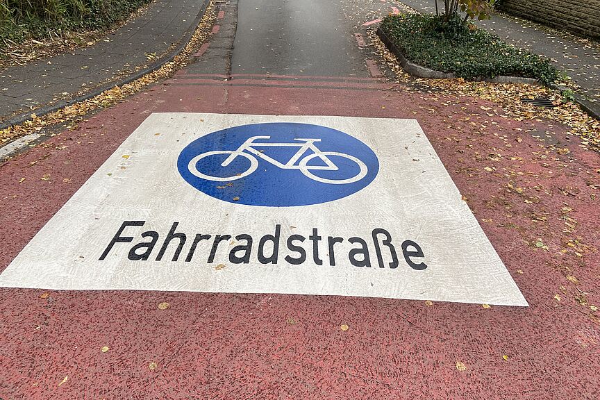 Fahrradstrasse_22.JPG Fahrradstraße fängt so an