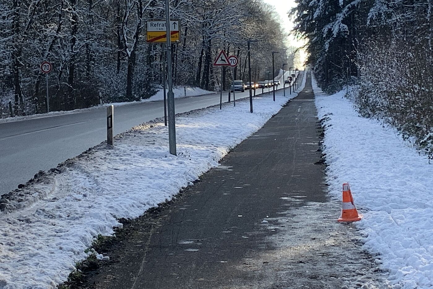 Refrather Weg (Kreisstraße) war vom Rheinisch Bergischen Kreis als Baulast-Träger vorbildlich geräumt. 
