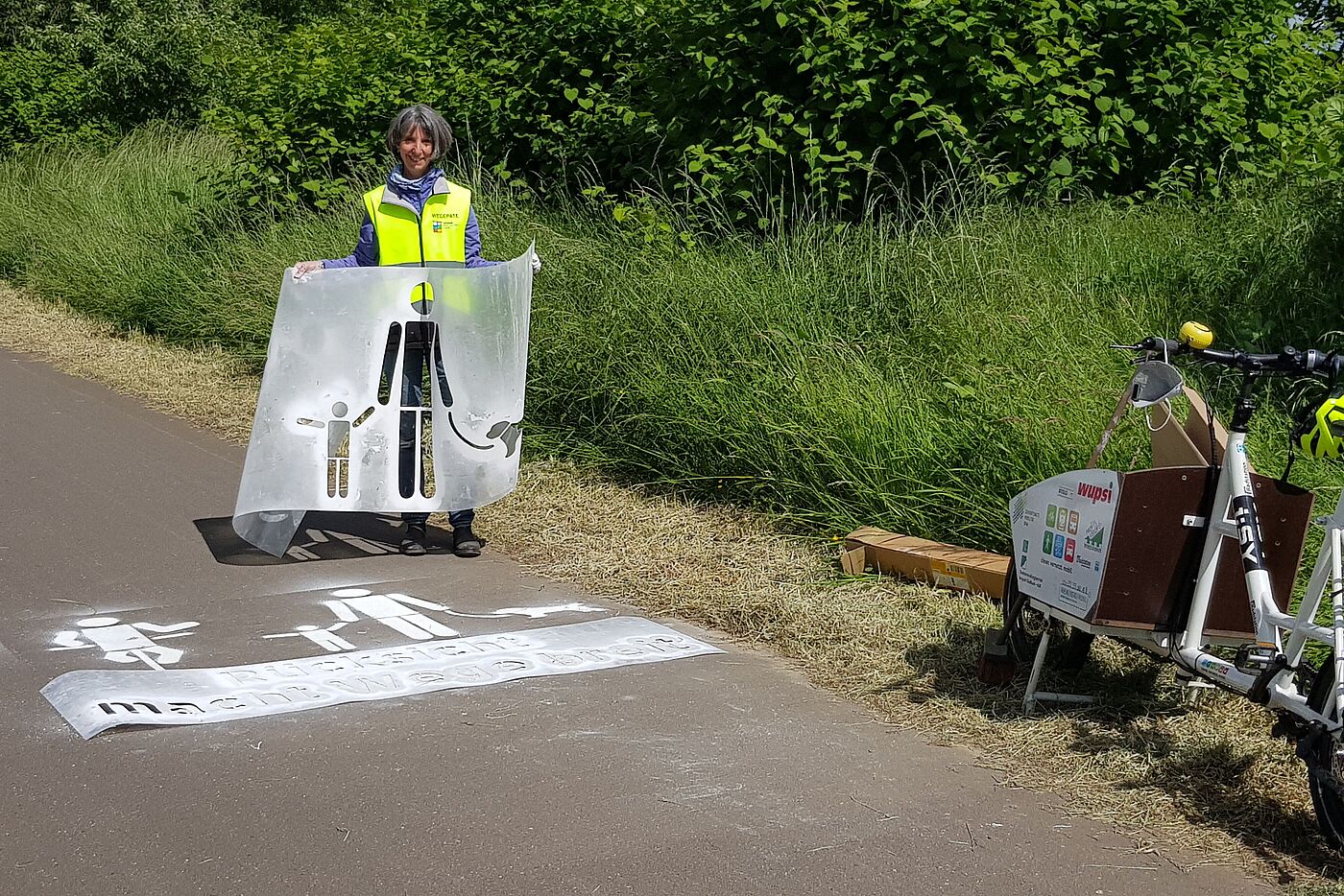 Wird mit Kreide auf die Balkantrasse gemalt