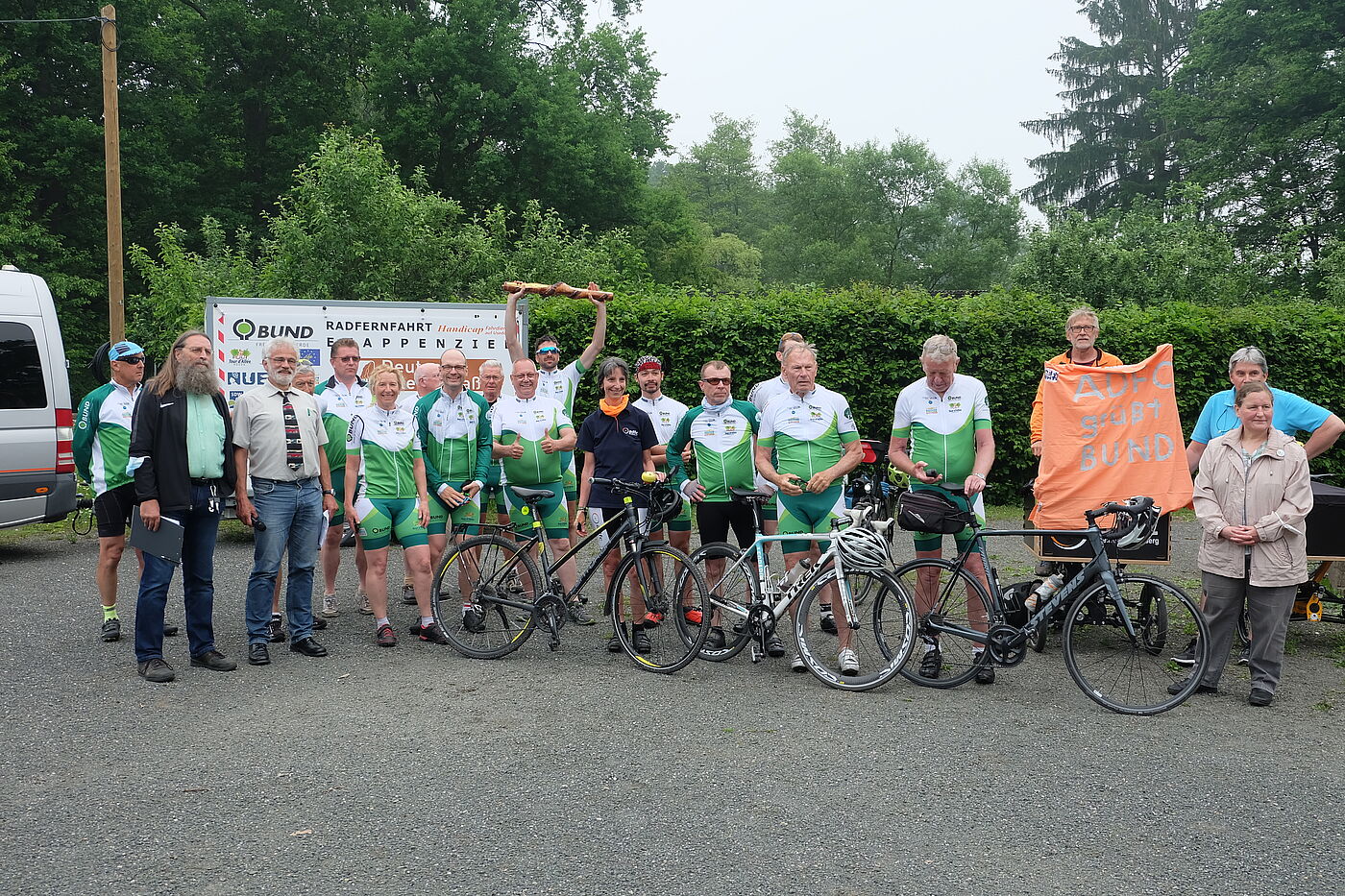 DSCF3036 Die Alleenfahrer, Verteter des ADFC und des BUND, der stellvertretende Bürgermeister von Rösrath