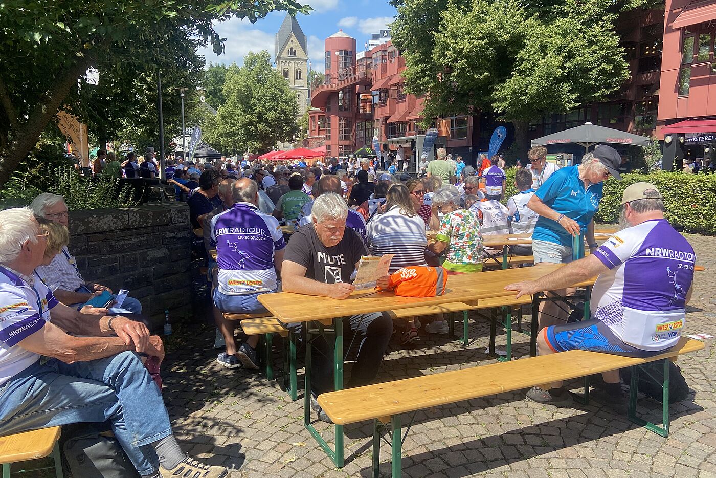 und genießen das schöne Wetter