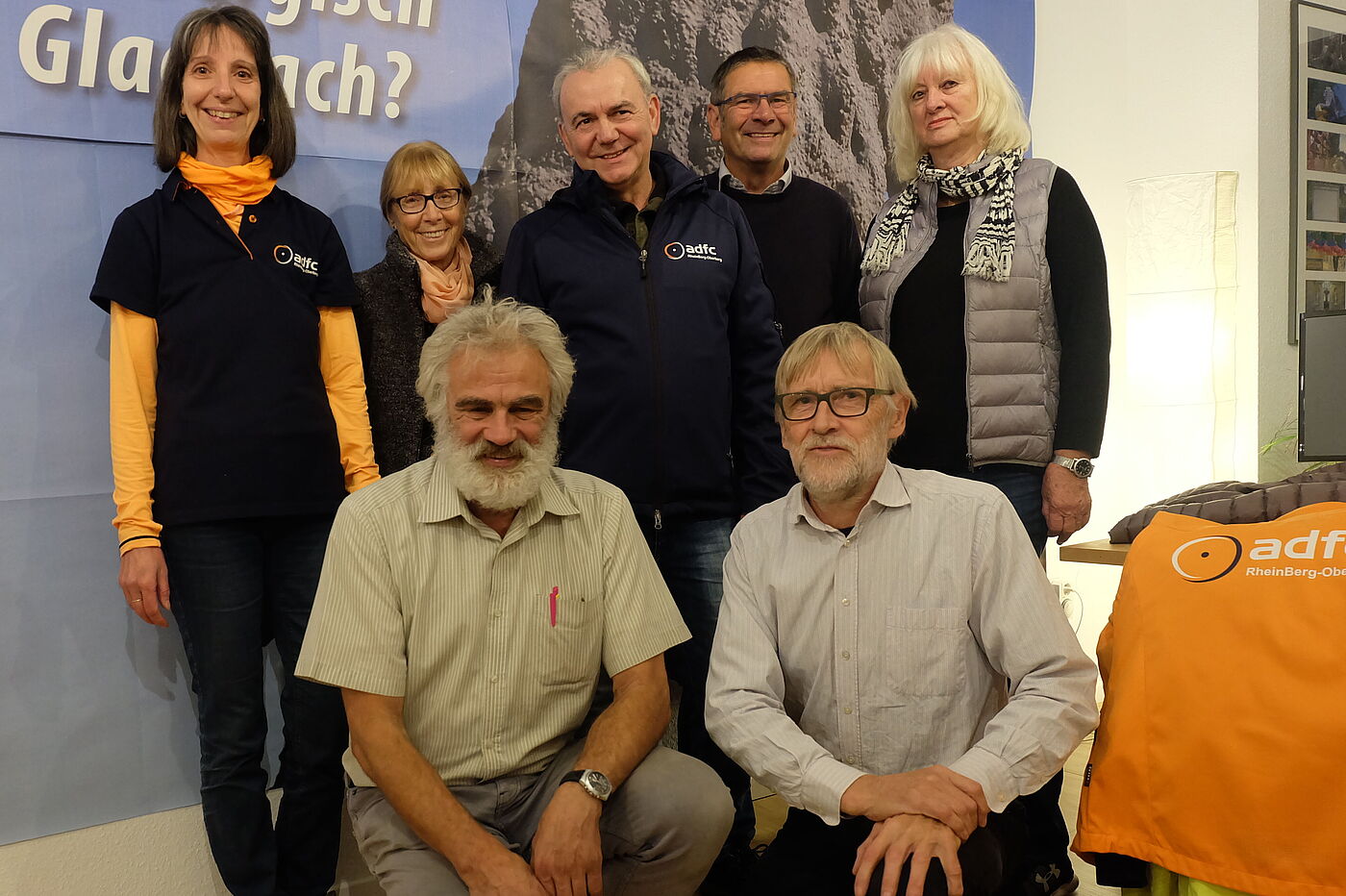 Der erweiterte Vorstand (vlnr) Sabine Krämer-Kox, Gisela Häck, Bernhard Werheid, Ingrid Müße (unten) Johannes Schweinem, Bernd Beckermann
