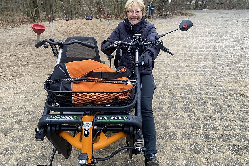 IMG_5371.JPG Bärbel mit ihrem Tandem