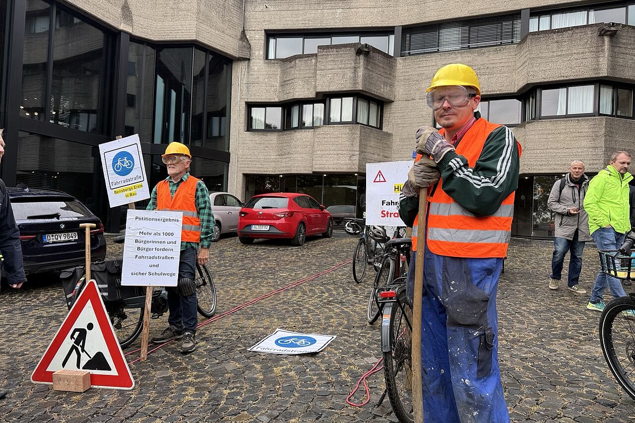 Petition_3.jpg Die Schilder sind schon aufgestellt