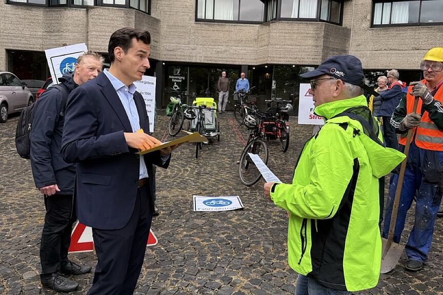 Petition_2.jpg Baustellenbesprechung mit dem Bürgermeister
