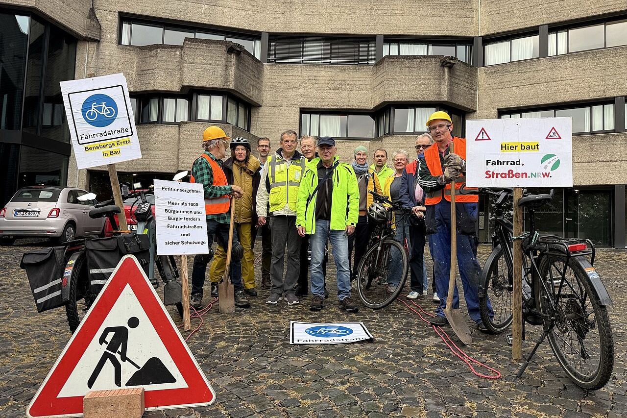 Petition_1.jpg "Bau" einer Fahrradstraße vor dem Rathaus