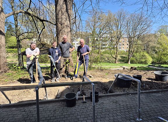 Das Team vom CVJM und Manfred Bansen