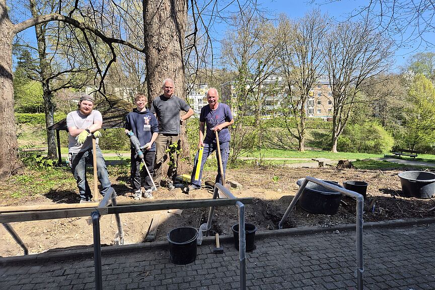 20250412_140812.jpg Das Team vom CVJM und Manfred Bansen