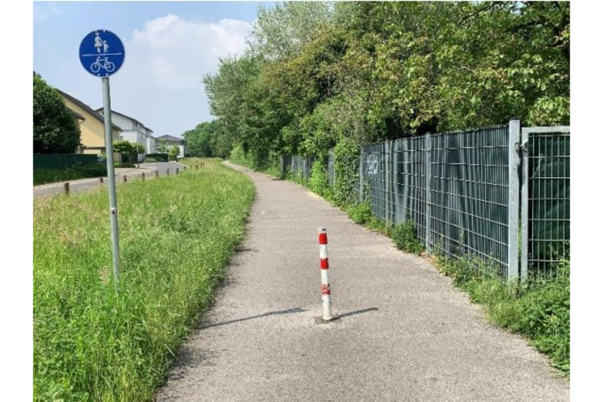 Bild 0 Überall stehen diese Poller