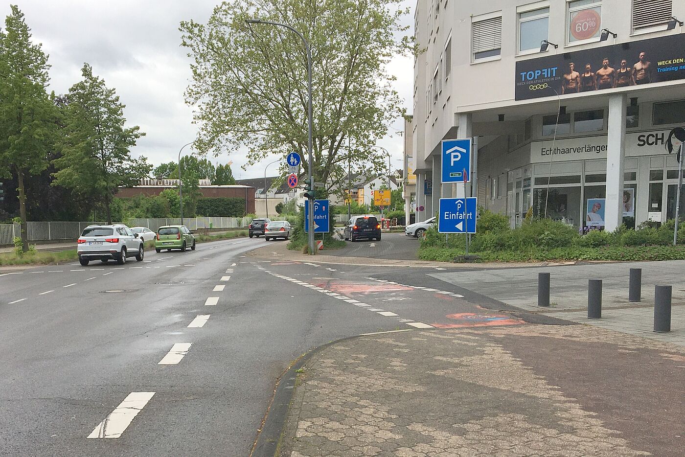 360m protected bike lane bringt 430m sicheren Radweg